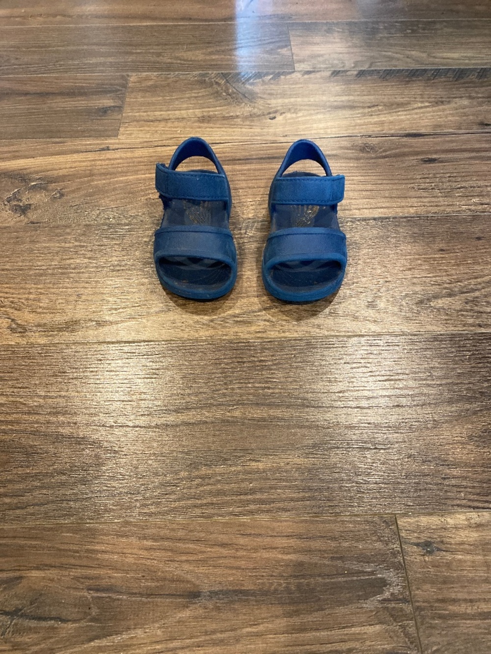 Toddler navy sandals size 5-6